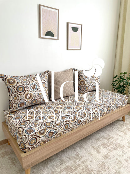 ( تفريشة كانابي واحد مع 2 مخايد ( فارغين ( César )