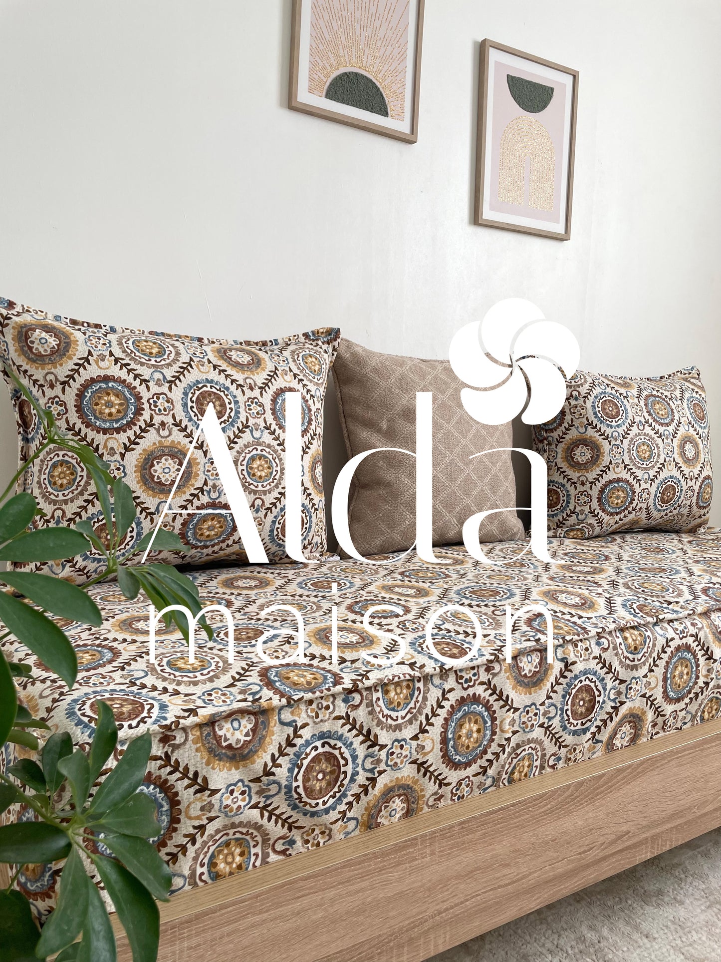 ( تفريشة كانابي واحد مع 2 مخايد ( فارغين ( César )