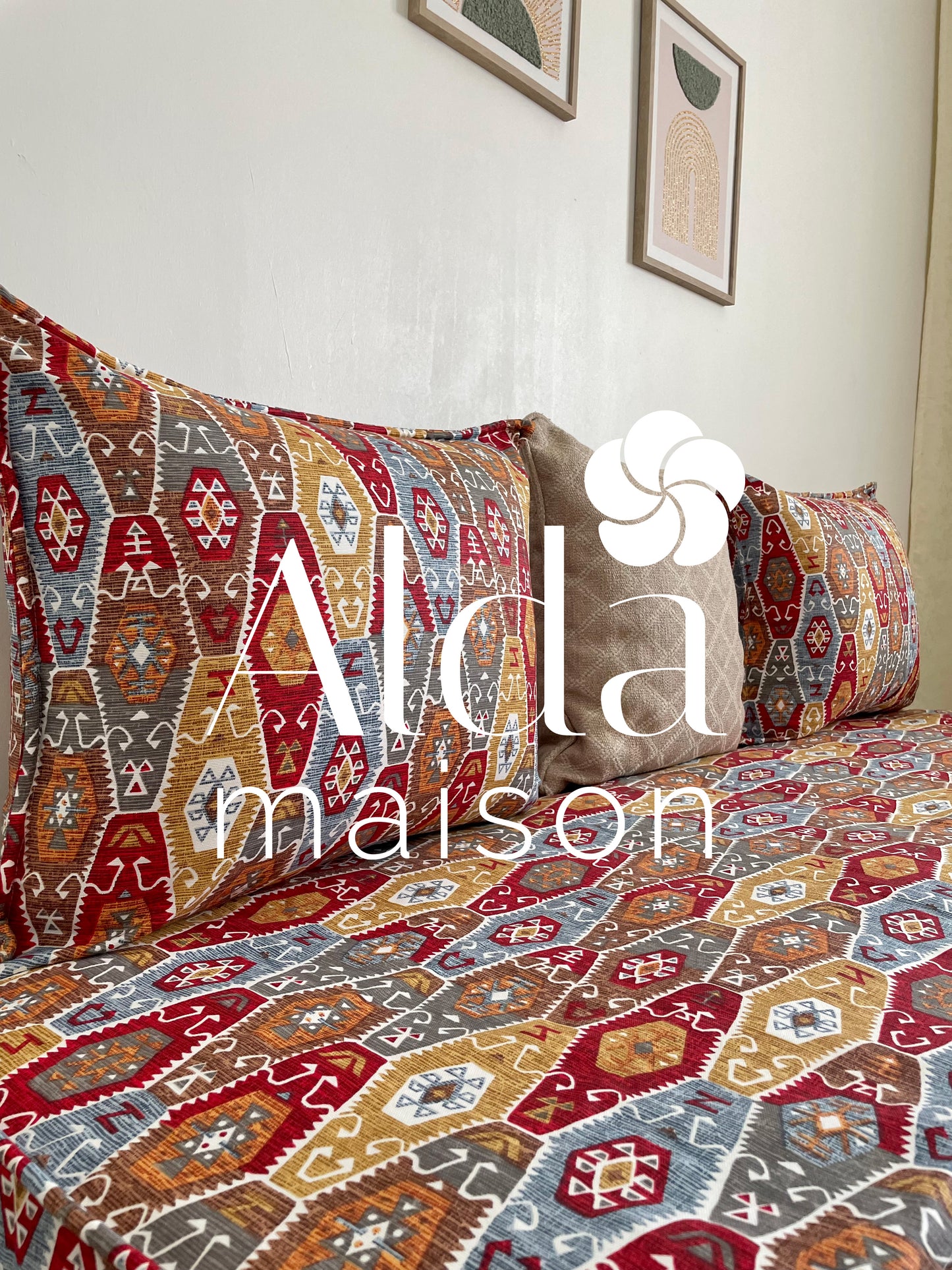 كوفر كانابي واحد مع 2 مخايد فارغين