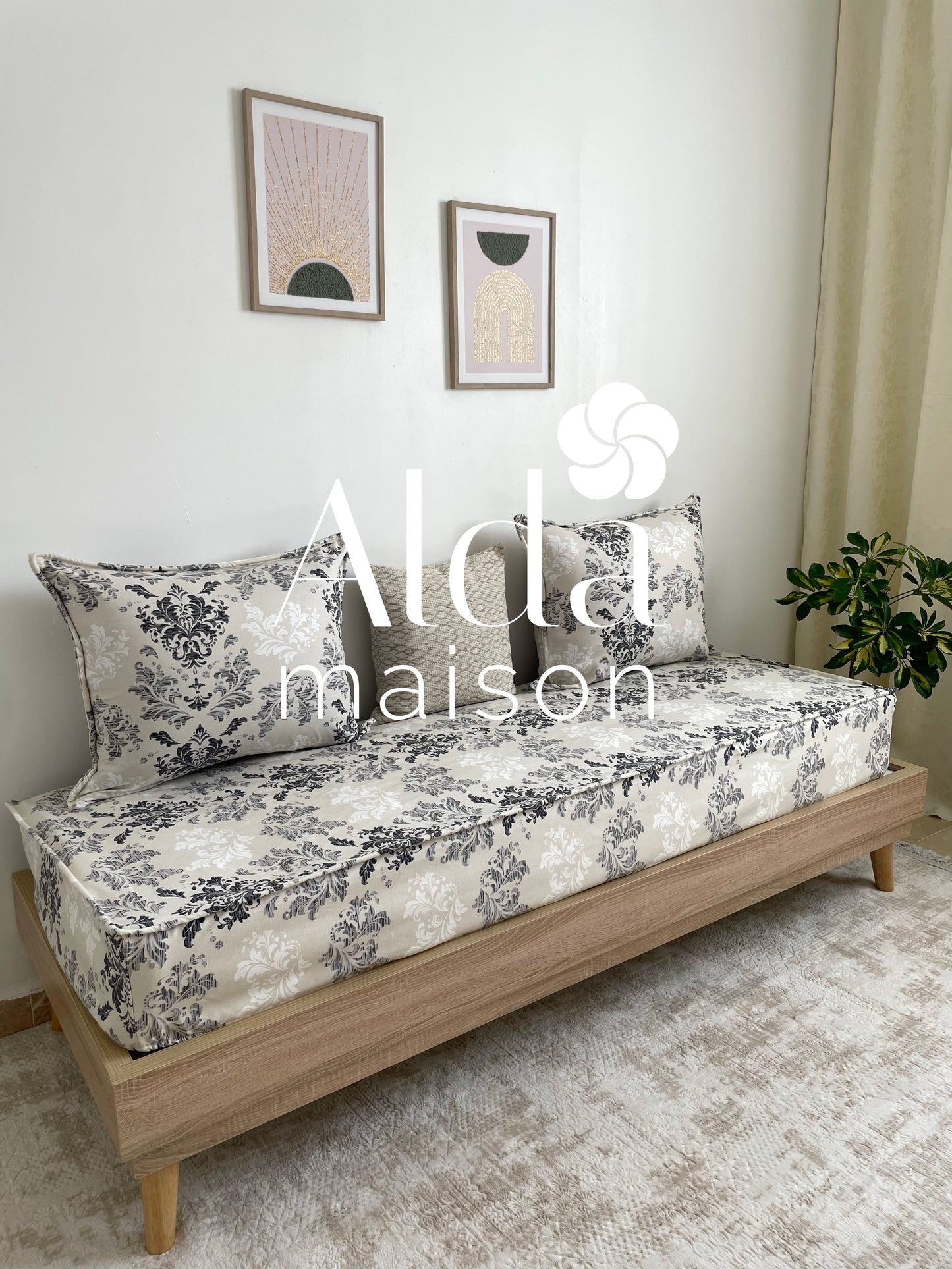 ( تفريشة كانابي واحد مع 2 مخايد ( فارغين ( Nardo )