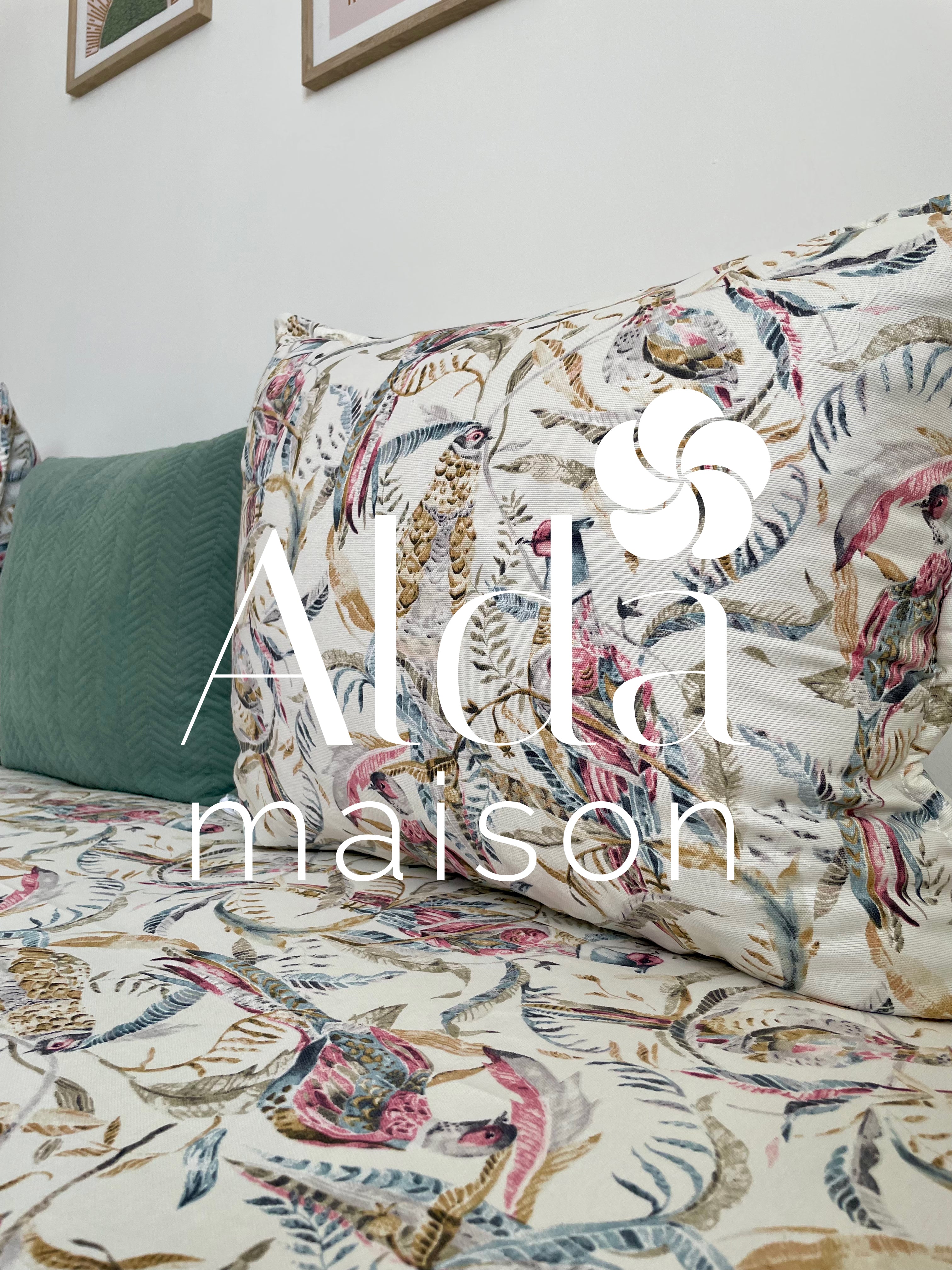 ( تفريشة كانابي واحد مع 2 مخايد ( فارغين ( Savannah pink )