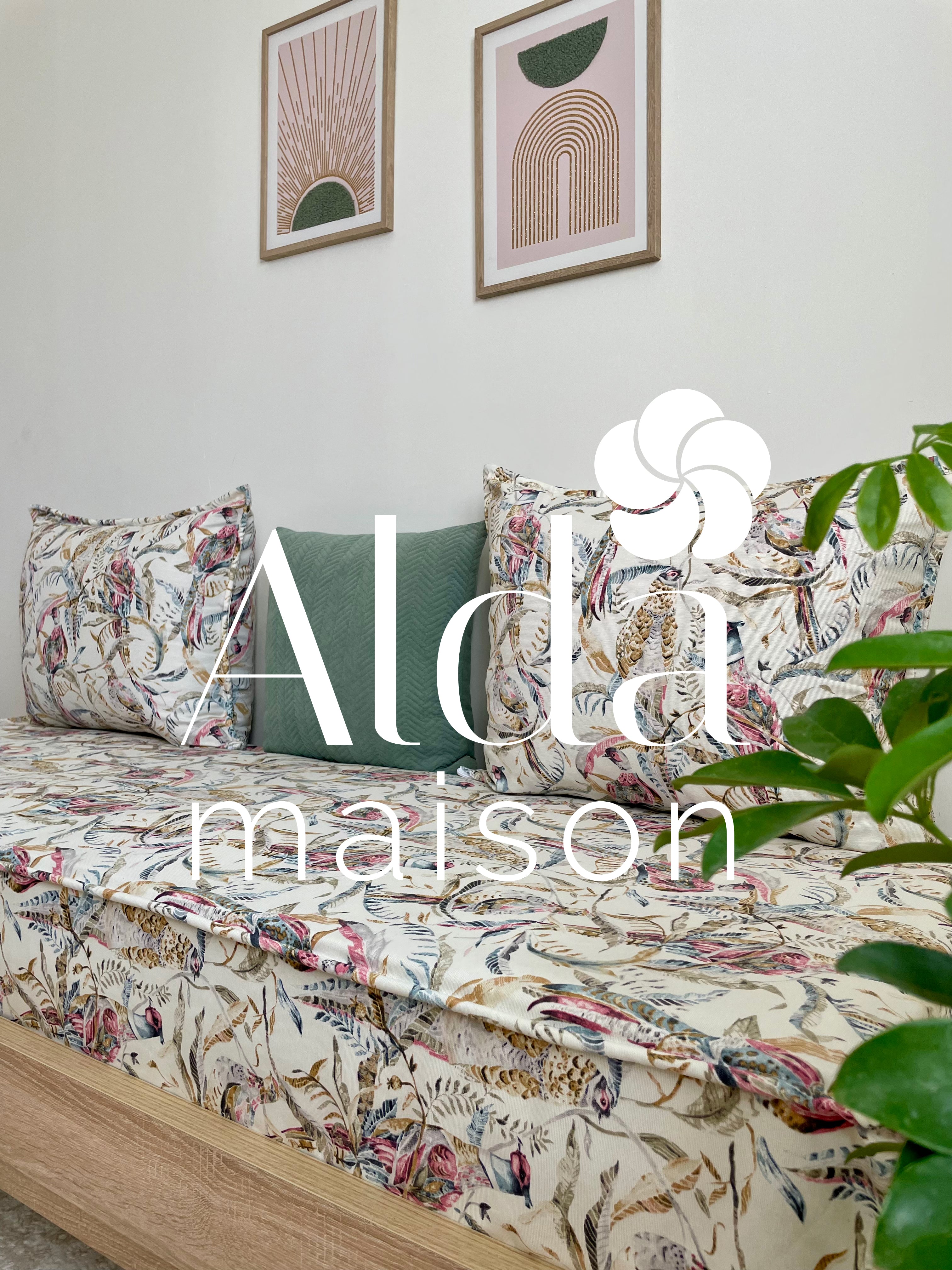 ( تفريشة كانابي واحد مع 2 مخايد ( فارغين ( Savannah pink )