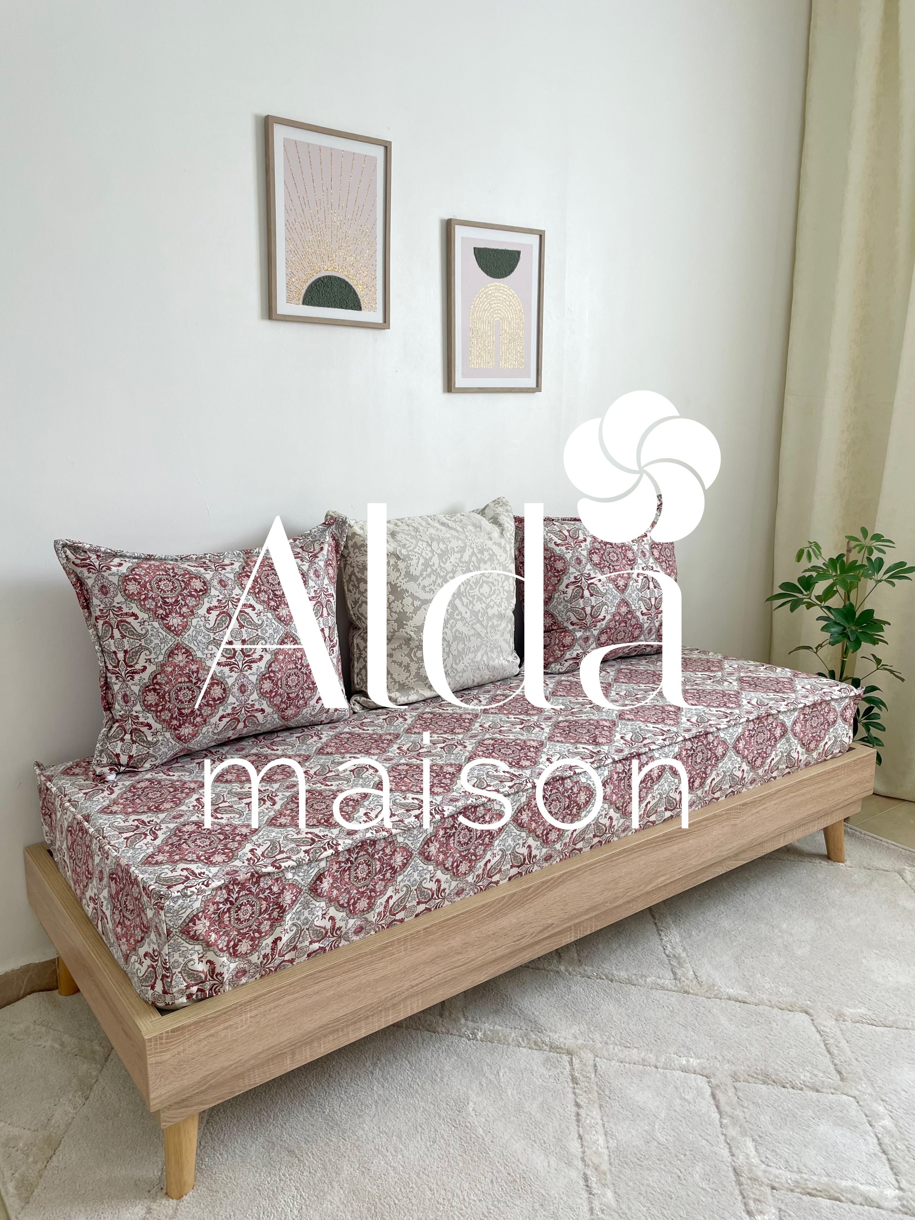 ( تفريشة كانابي واحد مع 2 مخايد ( فارغين ( Scarlet )