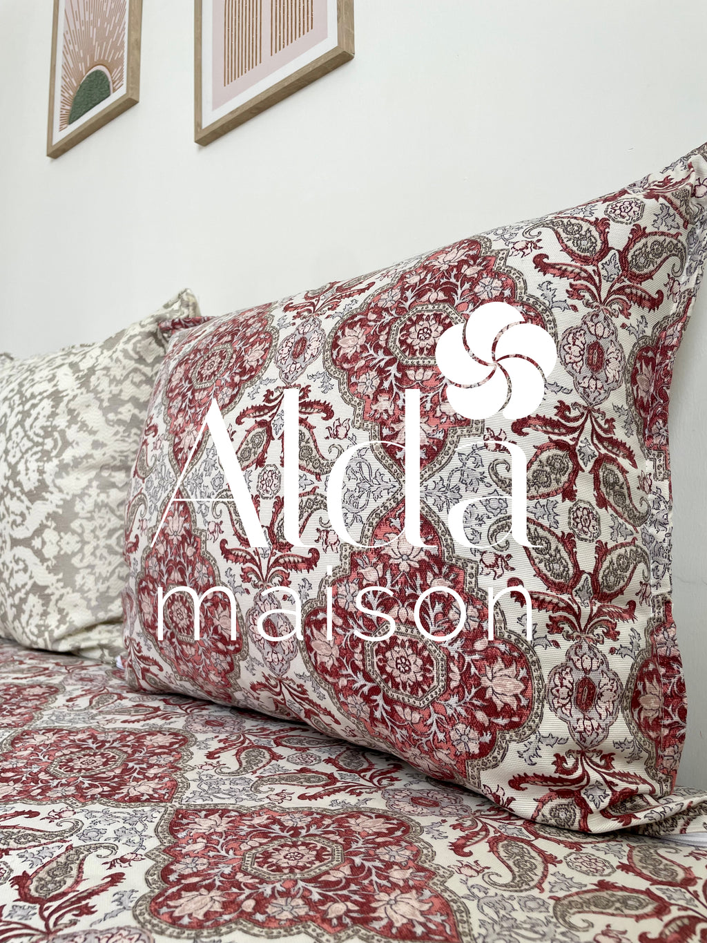 ( تفريشة كانابي واحد مع 2 مخايد ( فارغين ( Scarlet )