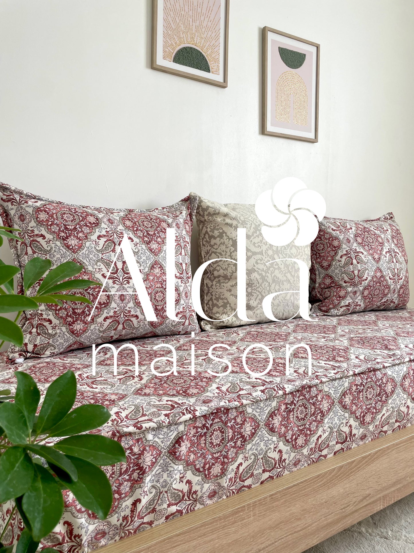 ( تفريشة كانابي واحد مع 2 مخايد ( فارغين ( Scarlet )